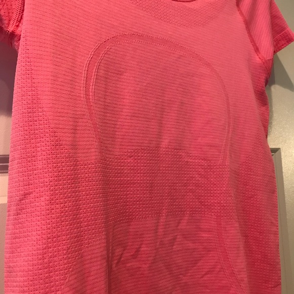Lululemon Swifty Tech SS Crew - Picture 6 of 6
